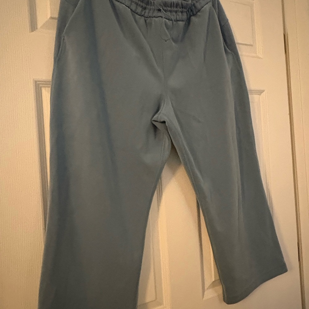 Lululemon Softstreme high rise straight leg cropped pant